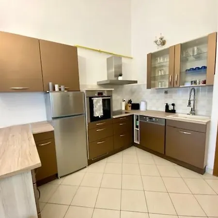 Two Bedroom Floor With Balcony Apartman